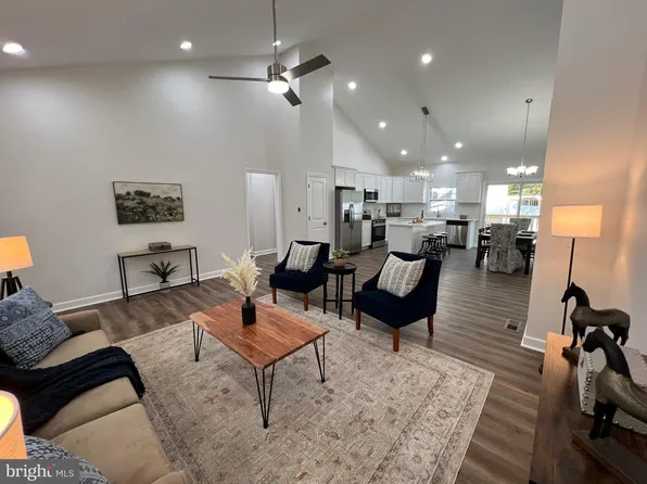 270 Ferry Lndg, Colonial Beach, VA 22443