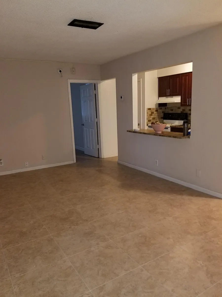 Building Photo - 130 NE 41st St #14