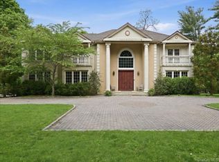 31 Cornwall Ln, Port Washington, NY 11050