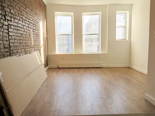 Rented by Space Real Estate | media 12