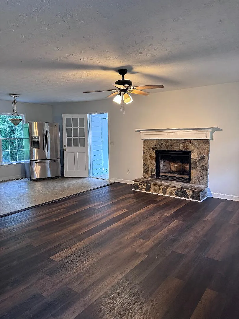 3 bed, 1188 sqft, $1,675 — Photo 3