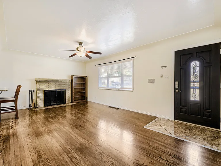 1326 S Clay St — Photo 4