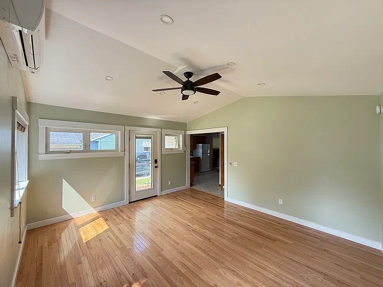 66 Davis Pkwy — Photo 10