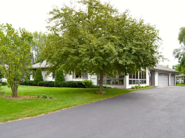 W160N9650 Colonial Dr, Germantown, WI 53022