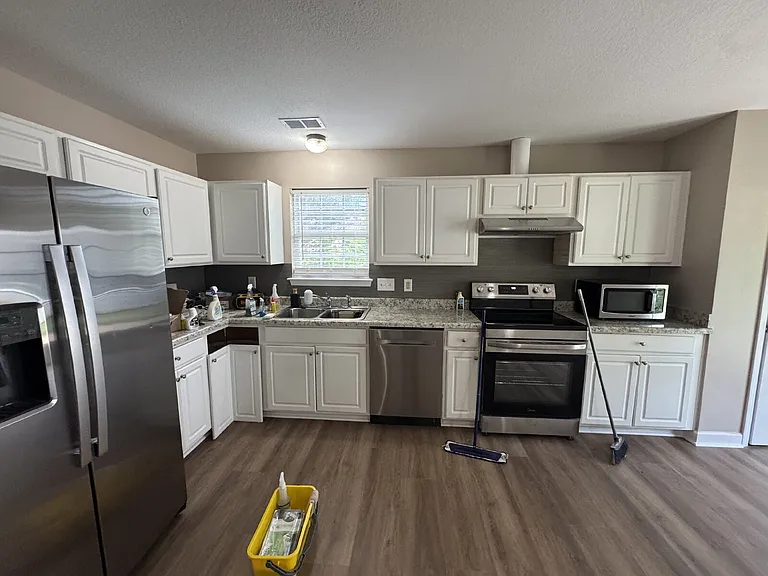 867 Louie Ln — Photo 4