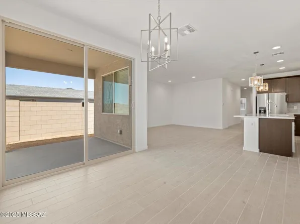 761 W Calle Cubeta, Sahuarita, AZ 85629