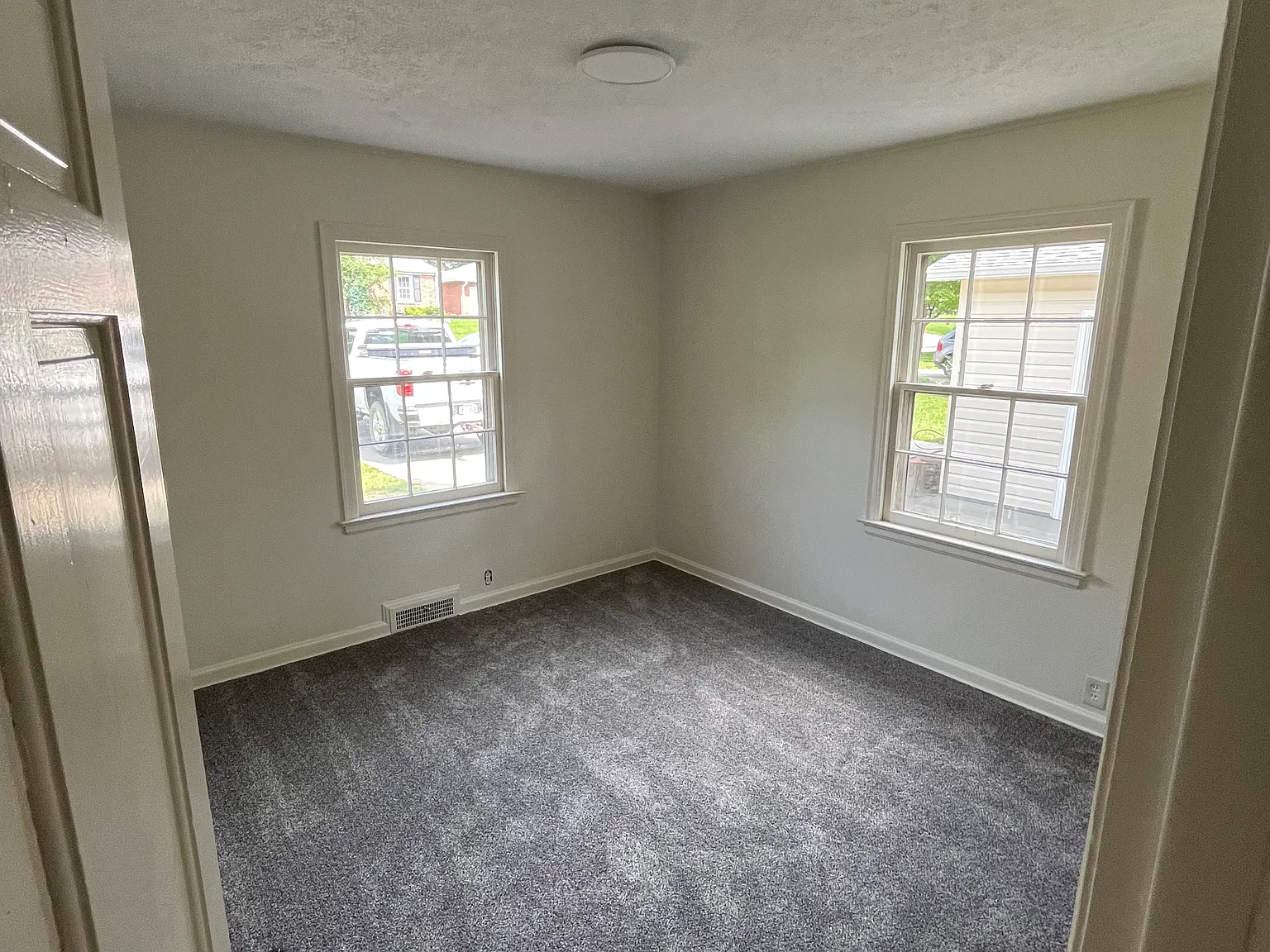 2761 S 34th St — Photo 3