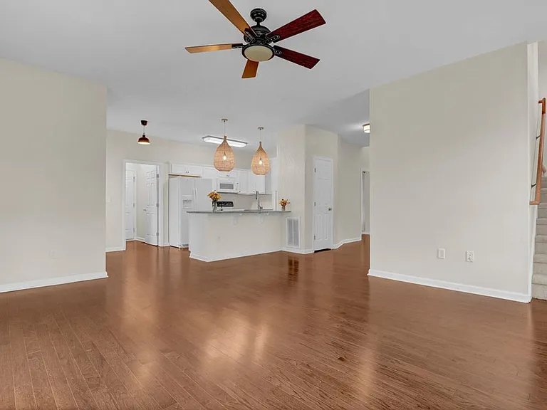 1010 Meridian Dr — Photo 11