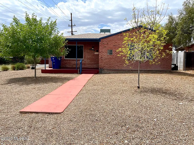 1746 E Copper St — Photo 3