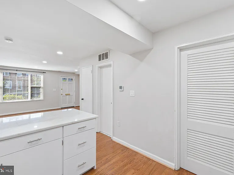 2512 N Dearing St — Photo 15