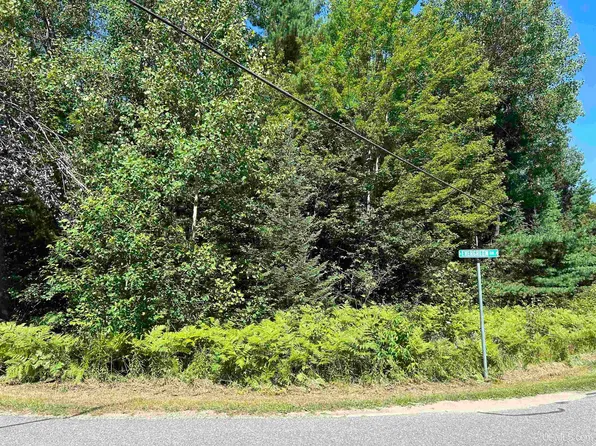 Evergreen Dr, Munising, MI 49862