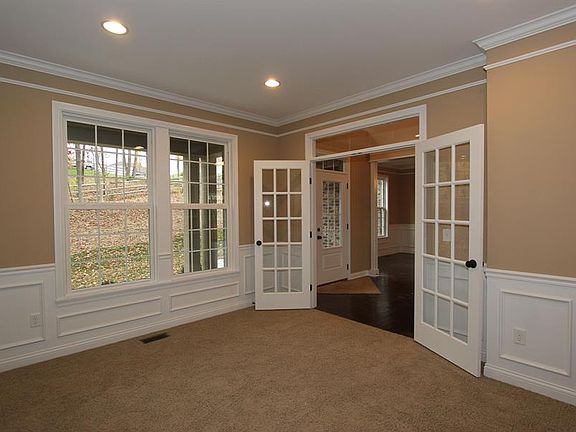 5th image of 1165 Westchester Way