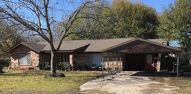 1st image of 304 Holcombe Dr