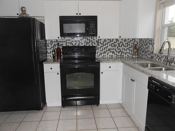 3rd image of 1215 SE 14th Ter