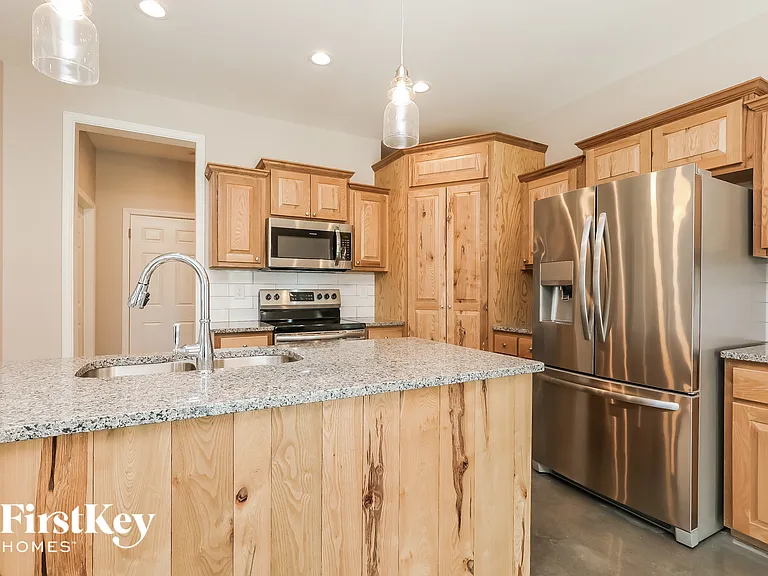 732 Ellie Dr — Photo 7