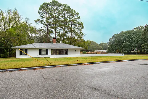 895 Greg Dr Photo 1