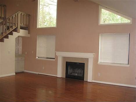 4th image of 155 Inglewood Ct