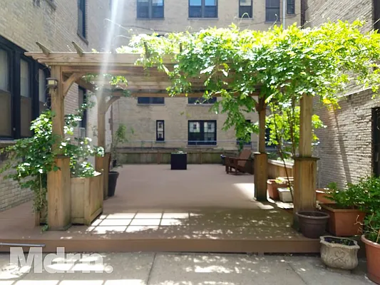 Rented by Mdrn Residential | media 17