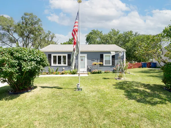 1904 Cowing Ln, Crest Hill, IL 60403