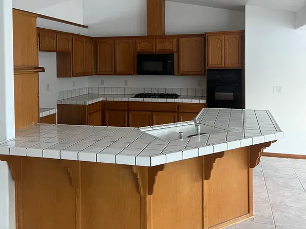 15319 Wells Fargo St, Hesperia, CA 92345