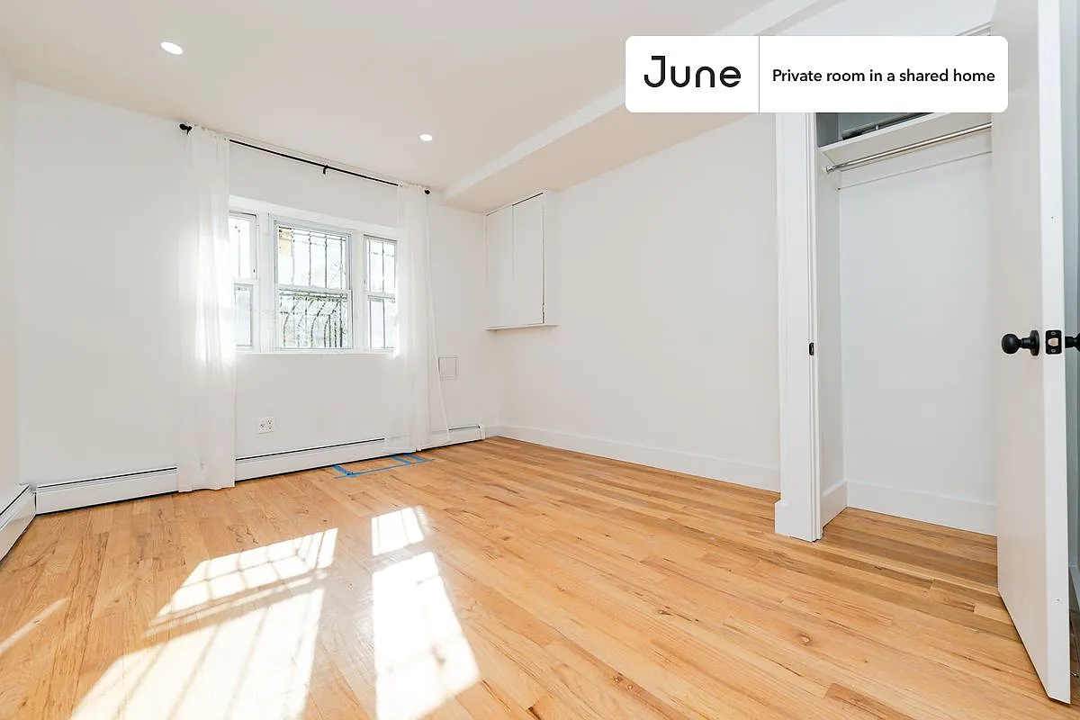 Building Photo - 329 Pulaski St #C
