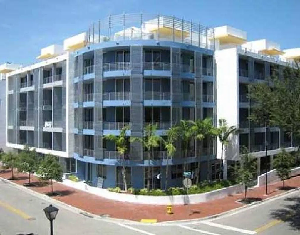 1 bed, 1.0 bath, 790 sqft, $4,200 — Photo 1