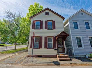 30 Andrewsville Ct, Watervliet, NY 12189