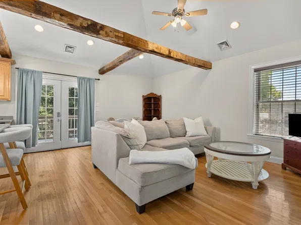 521 Washington St APT 3, Abington, MA 02351