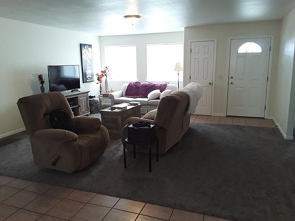 living room (unfurnished)