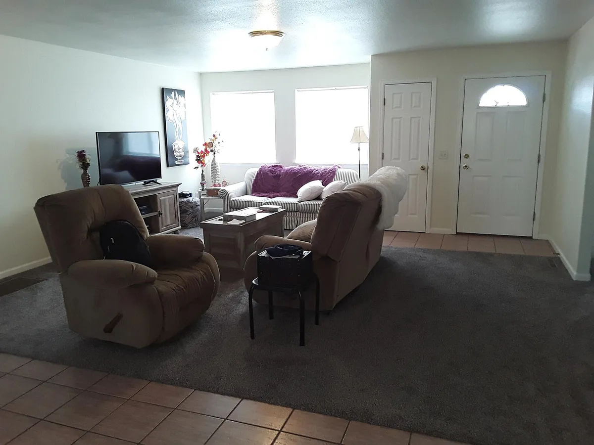 living room (unfurnished) - 223 W South 1st St