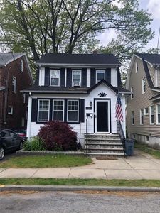 94 Colonial Road, Floral Park, NY, 11001