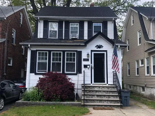 94 Colonial Road, Floral Park, NY 11001