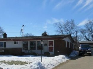 9675 Garden St, Livonia, MI 48150