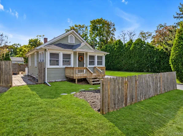 8 Rockne Street, Huntington, NY 11743