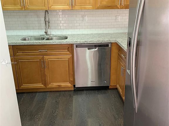 4th image of 10090 NW 80th Ct APT 1548