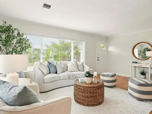 1927 Edinburg Ave, Cardiff, CA 92007