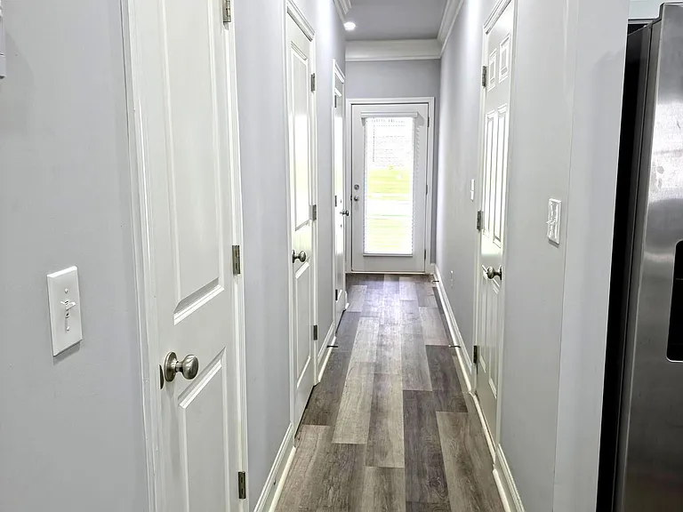 430 Village Creek Dr #B — Photo 8