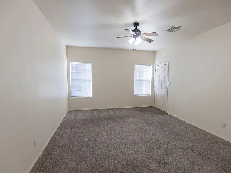 1635 Spruce Ave — Photo 23