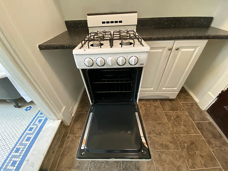 Gas range.
