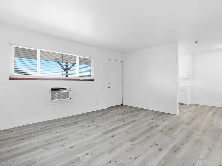 Shelfield Apartments — Photo 8