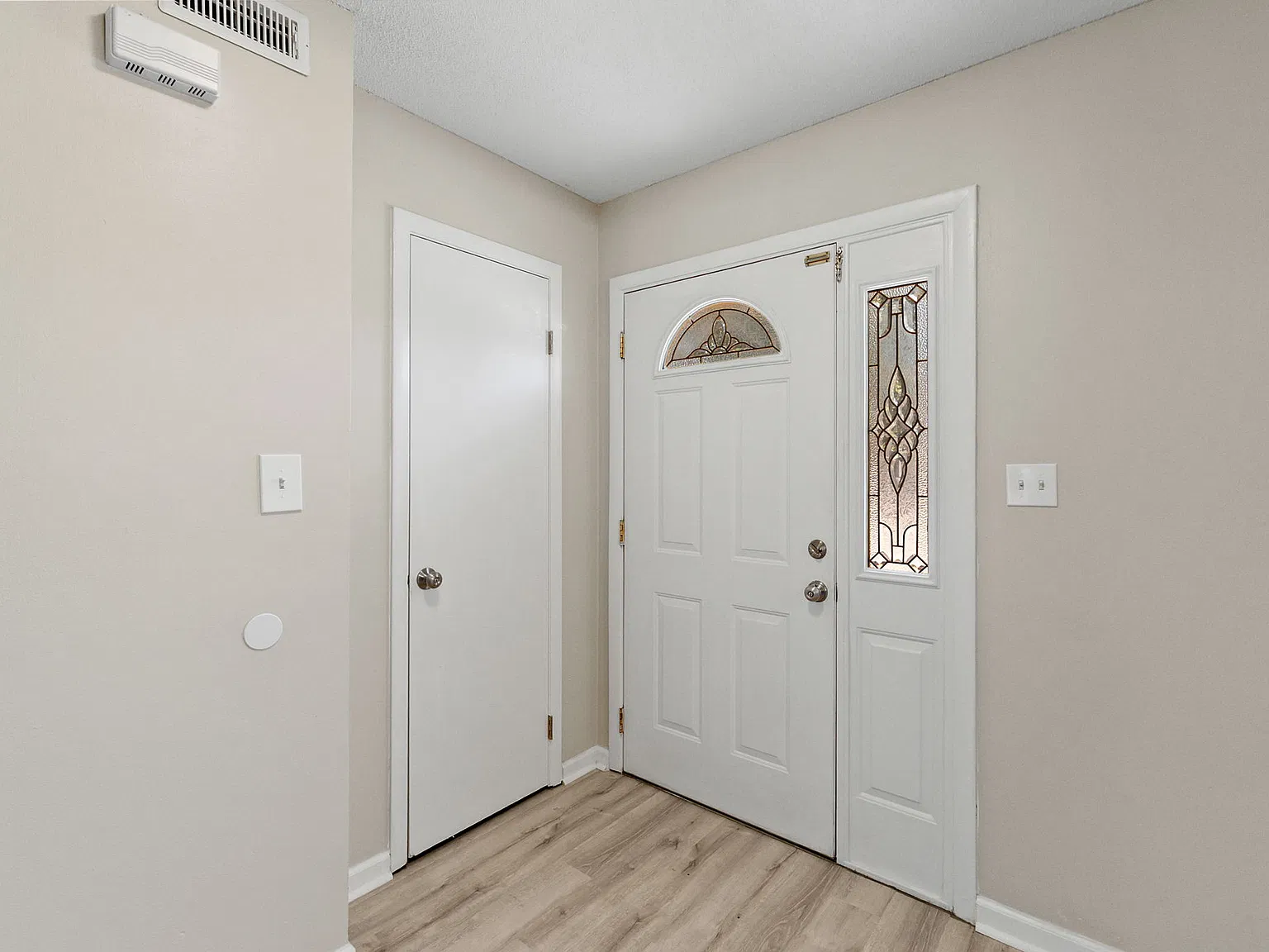 4 bed, 2.5 bath, 1756 sqft, $2,650 — Photo 4