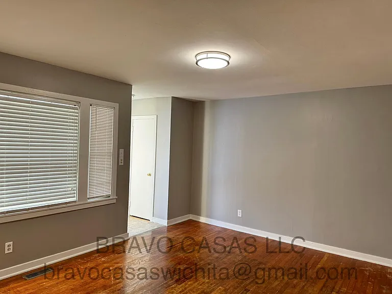 2232 S Glendale St — Photo 3