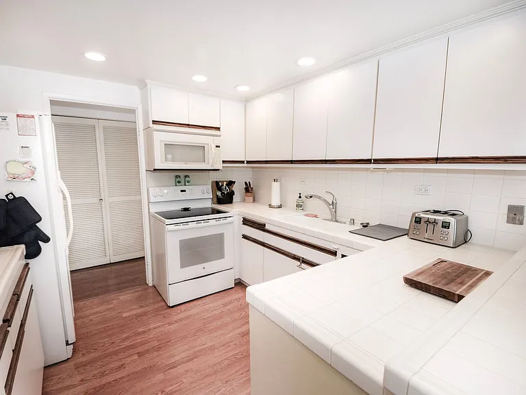 102 Antigua Ct — Photo 9