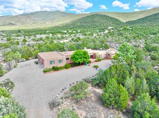 24 Nickell Rd, Taos, NM 87557