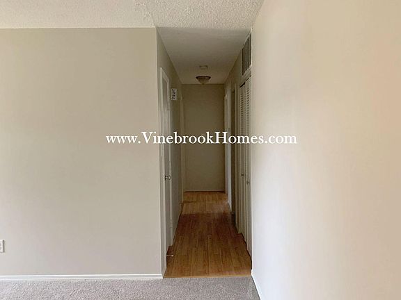 4th image of 1325 N Greenbrook Dr