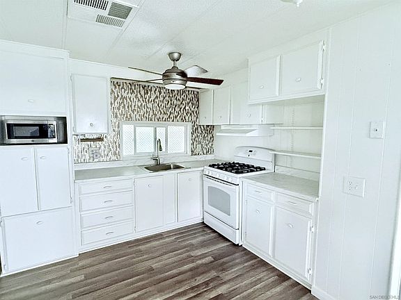2nd image of 2300 E Valley Pkwy Space 102