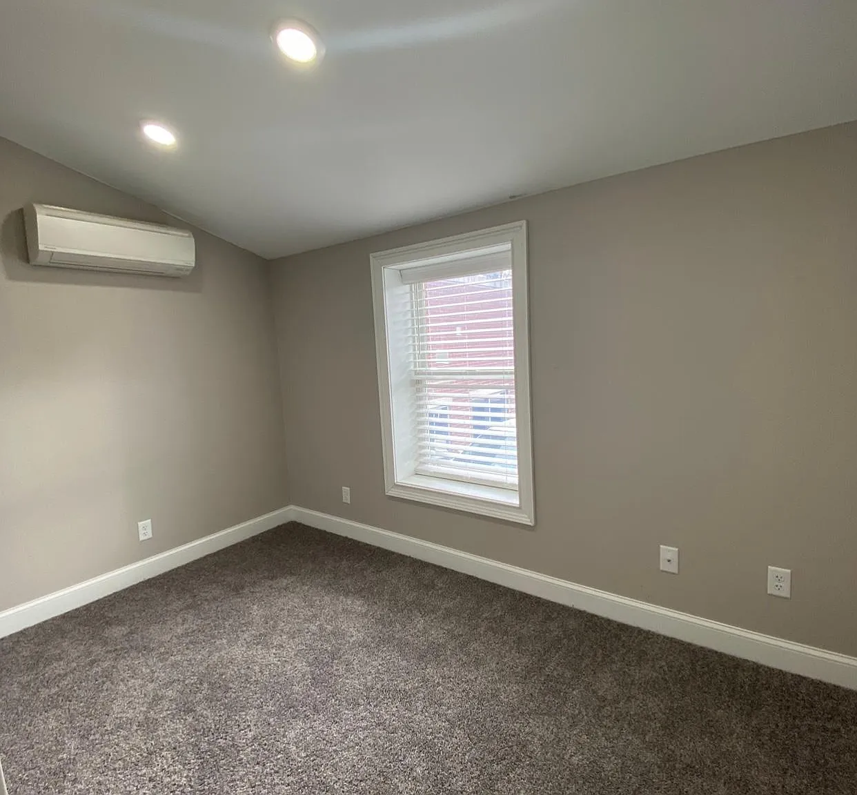 2 bed, 650 sqft, $1,600 — Photo 4
