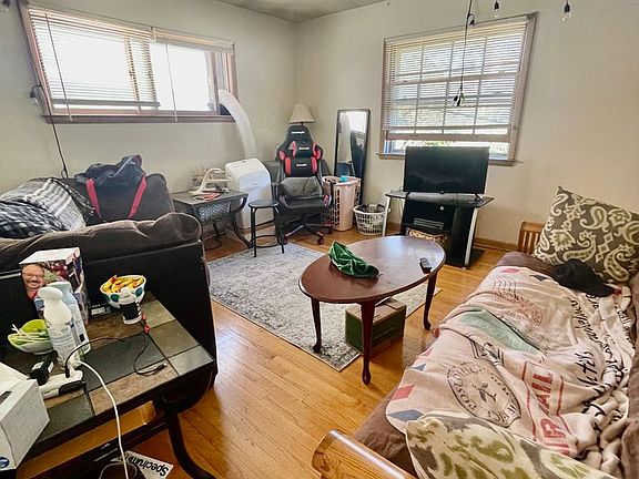 3rd image of 3281 N Oakland Ave APT 4