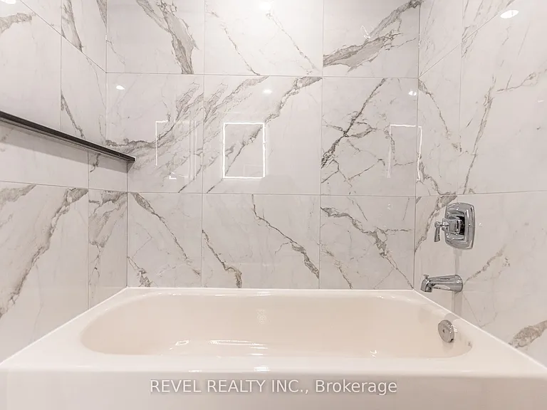 783 Queensdale Ave E #LOWER — Photo 9