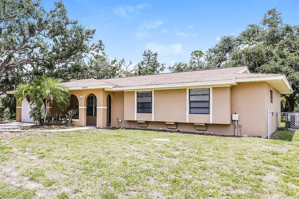 3 bed, 2.0 bath, 1279 sqft, $2,410 — Photo 3